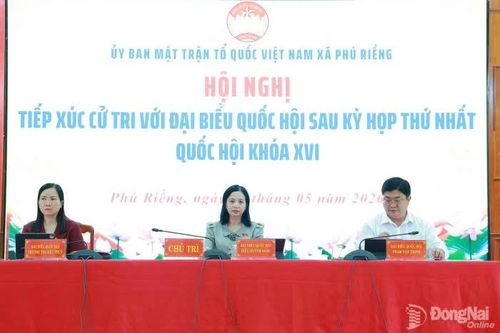 Cử tri xã Phú Riềng quan tâm đến an toàn giao thông, an ninh trật tự