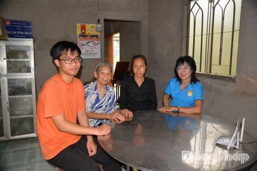 Vượt lên nghịch cảnh, thắp sáng 'ngọn lửa' tri thức
