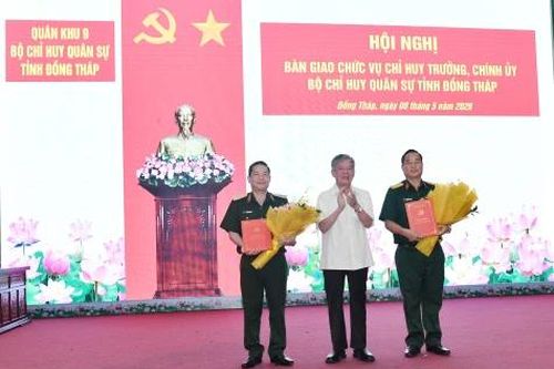 Đồng Tháp: Bàn giao chức vụ Chỉ huy trưởng và Chính ủy Bộ Chỉ huy Quân sự tỉnh