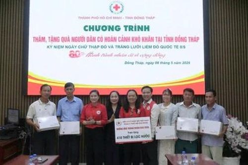 Đồng Tháp: Trao tặng gần 3 tỷ đồng hỗ trợ người dân khó khăn