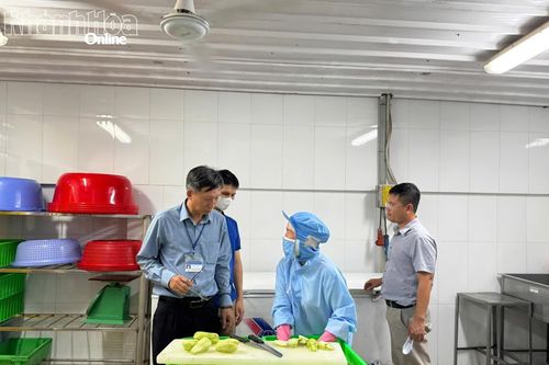 Kiểm tra an toàn thực phẩm tại bếp ăn tập thể của các doanh nghiệp