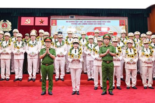 'Bông hồng thép' nơi biên giới