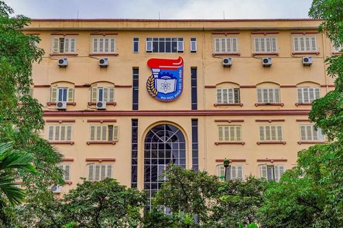 Tuyển sinh 2026: 22 khối C01 nên chọn trường nào ở Hà Nội, TP.HCM?