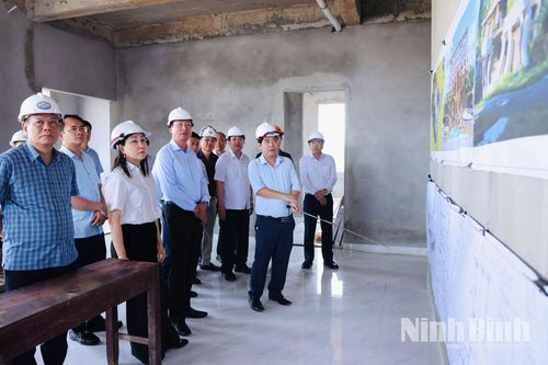 Các đồng chí Thường trực Tỉnh ủy kiểm tra tiến độ triển khai dự án công trình Nhà khách tỉnh Ninh Bình