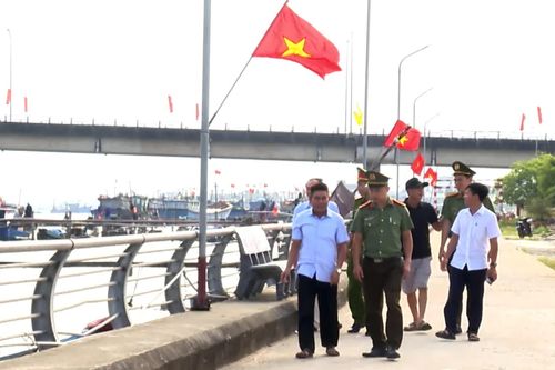 Đồng hành cùng ngư dân vươn khơi, bám biển