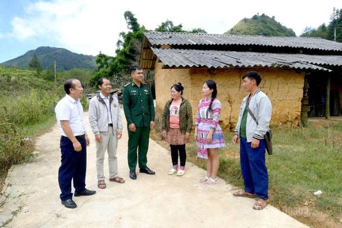 Bám bản, bám Dân ở vùng biên