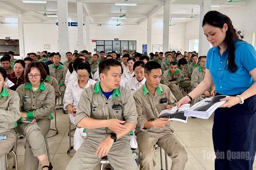 Nâng cao ý thức chấp hành pháp luật giao thông cho công nhân lao động