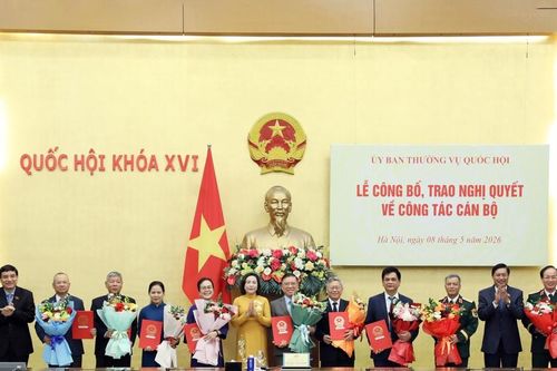 Phó Chủ tịch Quốc hội Nguyễn Thị Thanh dự Lễ công bố, trao Nghị quyết của Ủy ban Thường vụ Quốc hội về công tác cán bộ