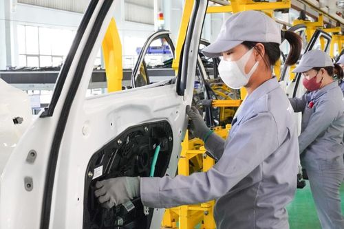 Ngành ô tô đứng trước bước ngoặt: Nới lỏng 'vòng kim cô' hay giữ rào kỹ thuật?