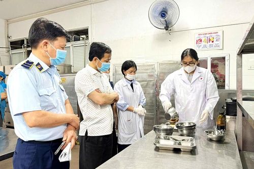 Siết chặt quản lý bếp ăn học đường từ 'đường đi' của thực phẩm