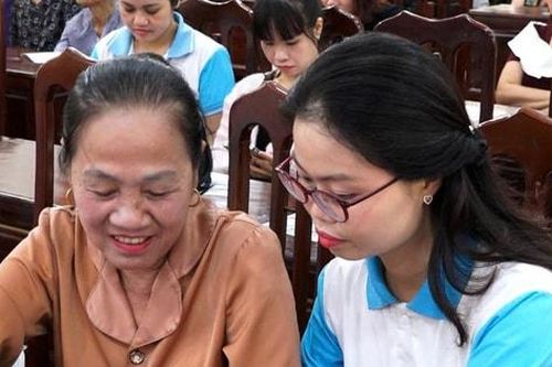 Phụ nữ Dân Hòa tiên phong chuyển đổi số chăm sóc sức khỏe cộng đồng