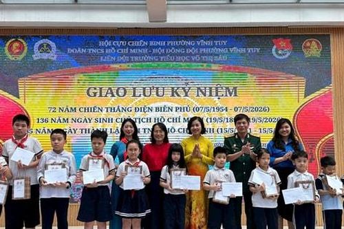 Phường Vĩnh Tuy: Học sinh tìm hiểu lịch sử qua giao lưu với cựu chiến binh