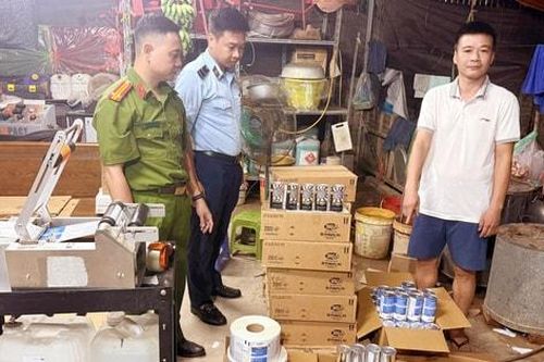Hà Nội: Phát hiện cơ sở thay đổi nhãn hàng hóa vi phạm quyền sở hữu trí tuệ