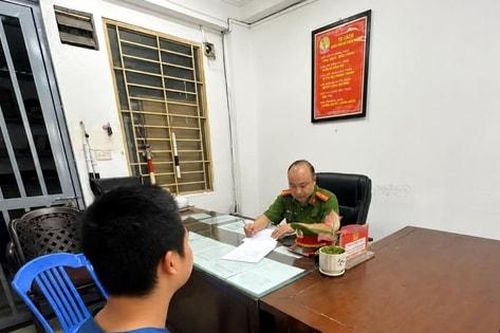 Phường Văn Miếu - Quốc Tử Giám: Xử nghiêm hành vi quảng cáo, rao vặt trên bốt điện