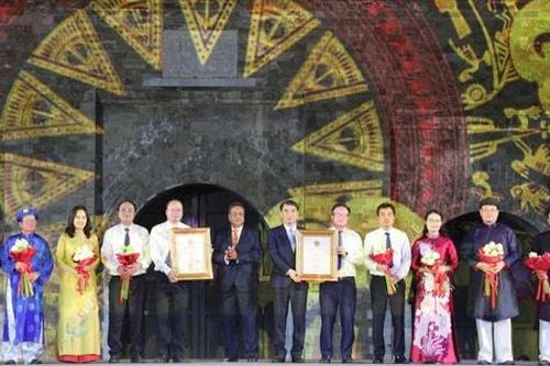 Hà Nội đón nhận danh hiệu 'Thành viên Mạng lưới các thành phố thủ công sáng tạo thế giới' của hai làng nghề Sơn Đồng và Chuyên Mỹ