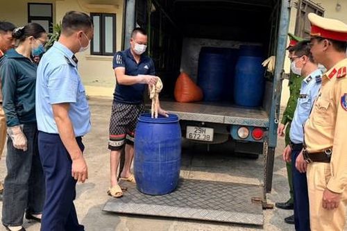 Phạt đối tượng chở hơn 1 tấn lòng lợn đang phân hủy đi tiêu thụ