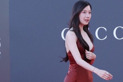 Mỹ nhân 30 tuổi thành tâm điểm chú ý