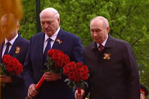 Tổng thống Putin đặt hoa tưởng niệm chiến sĩ đã hi sinh