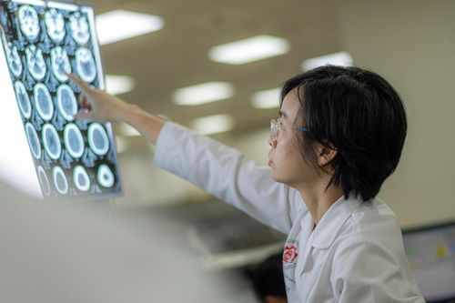 Cái khó của giảng viên y khoa Việt Nam