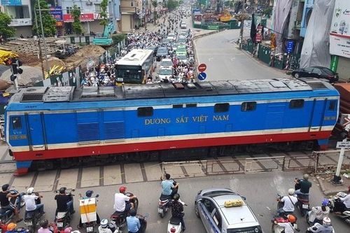 Đề xuất hơn 8.300 tỉ đồng xóa bỏ 18 'điểm đen' giao cắt đường sắt với đường bộ
