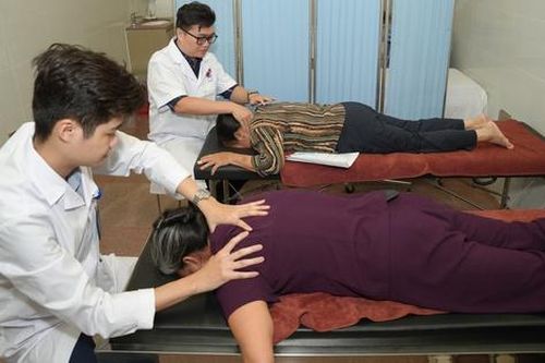 Tổ chức khám bệnh miễn phí cho người có công ở xã Yên Bài, Hà Nội