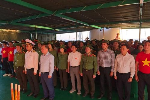 [Video] Xúc động Lễ tưởng niệm các chiến sĩ Gạc Ma giữa trùng khơi