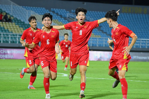 Bản sắc trong chân ai