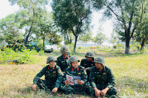 Giữ tình yêu văn chương giữa nhịp sống quân ngũ