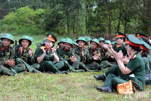 Những 'làn gió xanh' làm dịu mát thao trường