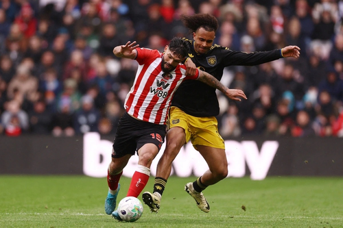 Ngoại hạng Anh: Man Utd thoát hiểm trên sân Sunderland