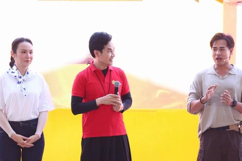 Á hậu Thủy Tiên, Khải Đăng lấm lem toàn thân để giành tiền thưởng cho trẻ em khó khăn