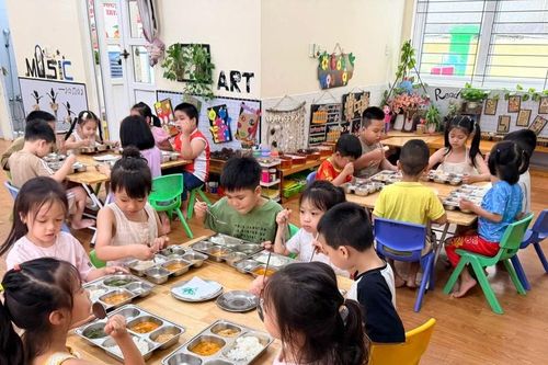Quảng Ninh siết chặt an toàn thực phẩm trong trường mầm non