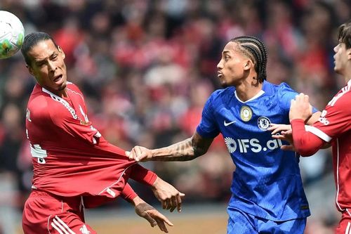 Bị Chelsea cầm chân, Liverpool lỡ cơ hội chốt vé sớm dự Champions League