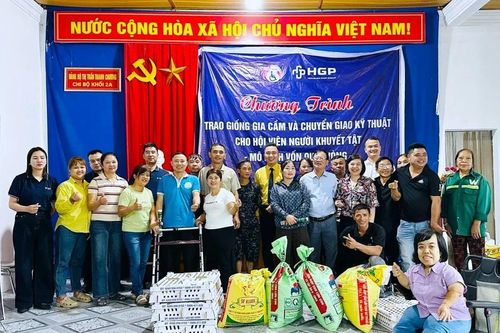 Trao con giống, trao cơ hội vươn lên cho người khuyết tật ở Nghệ An