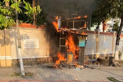 Cây ATM ở Cà Mau cháy dữ dội lúc sáng sớm