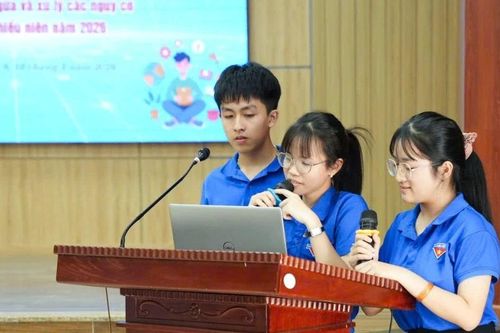Giúp thanh thiếu niên Đà Nẵng 'tự vệ' trên không gian số