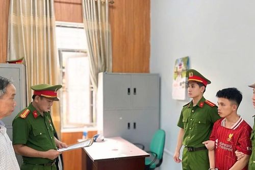 Nhiều lần lấy trộm thẻ ngân hàng người khác, đoán mật khẩu để rút tiền