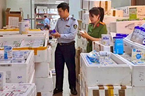 Nhóm sản xuất sữa giả bị lừa 140.000 USD khi nhờ cựu phó phòng 'chạy tội'