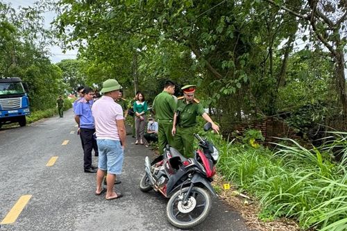 Phát hiện thi thể phân hủy bên quốc lộ