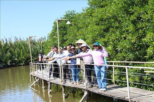 Phát huy lợi thế 'vàng' thu hút khách du lịch từ các đô thị lớn