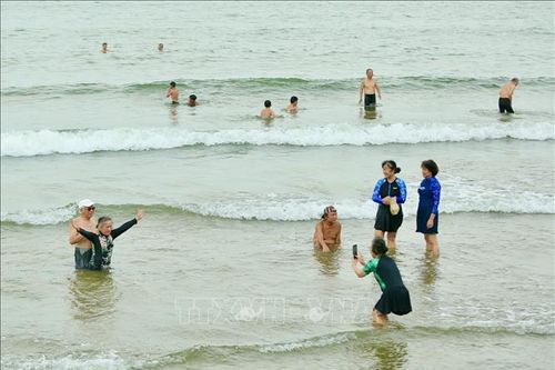 Bãi biển Hải Tiến sạch đẹp trở lại, sẵn sàng đón khách du lịch