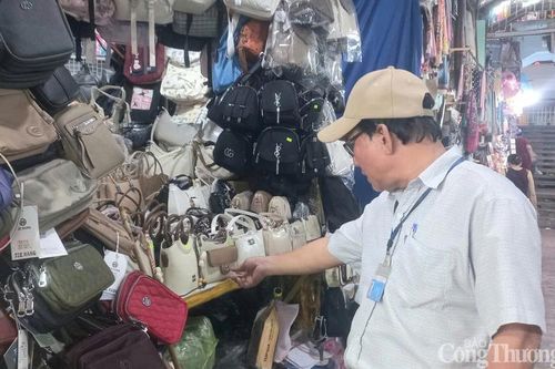 Thành phố Huế 'quét' hàng giả, hàng nhái tại chợ truyền thống