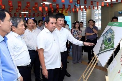 Bí thư Hà Nội kiểm tra vận hành Metro Nhổn - Ga Hà Nội, đốc thúc thi công ga ngầm S12