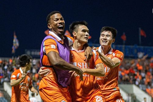 SHB Đà Nẵng phả hơi nóng vào nhóm trụ hạng V.League; Tổng thống Trump chê giá vé World Cup đắt