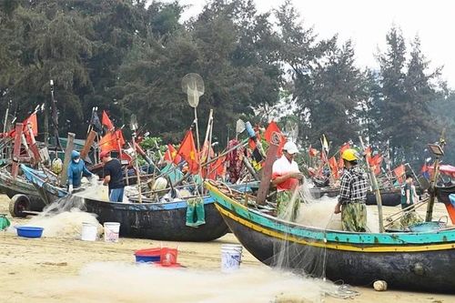 Người dân làng chài bám biển mưu sinh