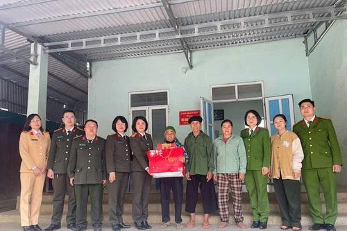 Những bước chân 'ngược ngàn'
