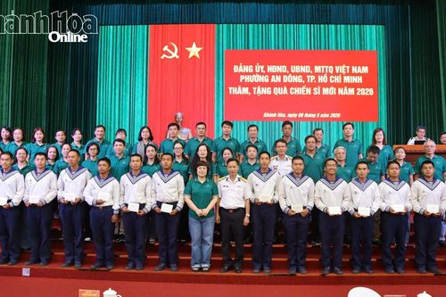 Lữ đoàn 957 thông tin chuyên đề về biển, đảo cho Đảng ủy phường An Đông