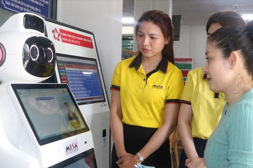Hệ thống robot tích hợp trí tuệ nhân tạo: Hướng đến 'chính quyền cấp xã thông minh'