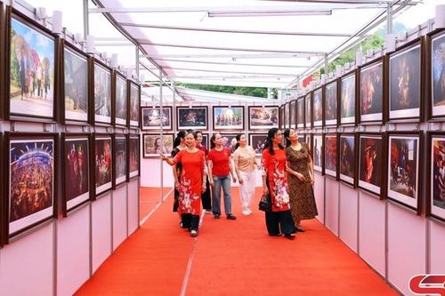 Triển lãm ảnh 'Hương sắc vùng cao'