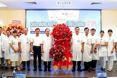 Trao chứng nhận cho các điều dưỡng điển hình tiên tiến tiêu biểu